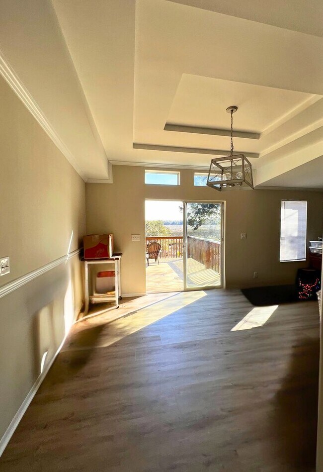 Building Photo - Spacious 5-Bedroom, 3-Bath Home with Marsh...