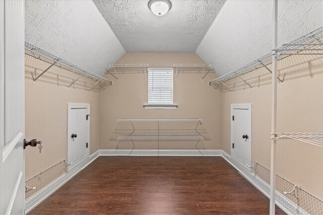 Building Photo - 839 Leyland Ln