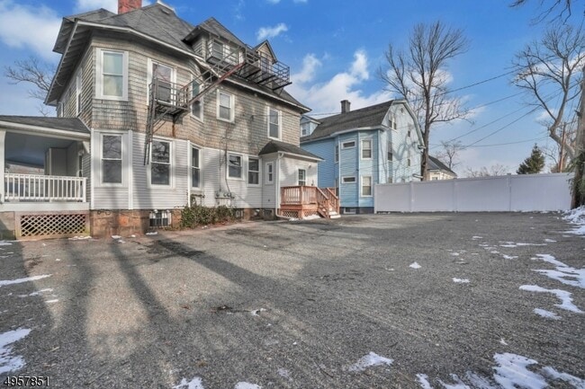 Building Photo - 25 Olyphant Dr