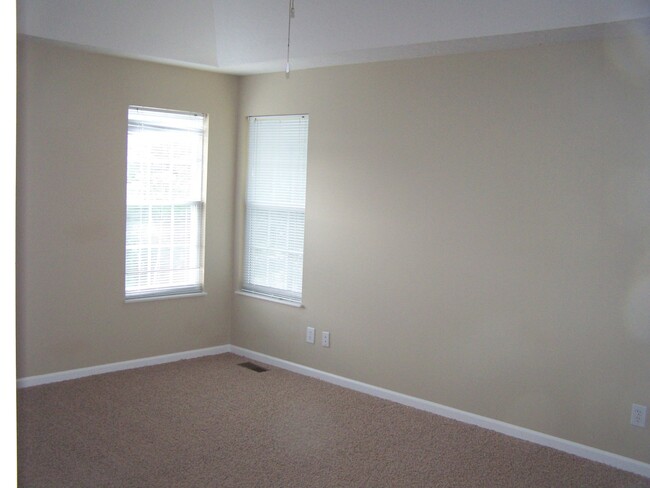 Building Photo - 3 bed, 2.5 bath, 2 car garage 2 story home...