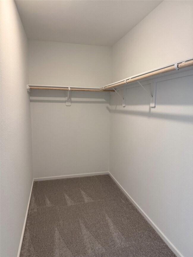 Building Photo - 25670 Roy Rogers Rd