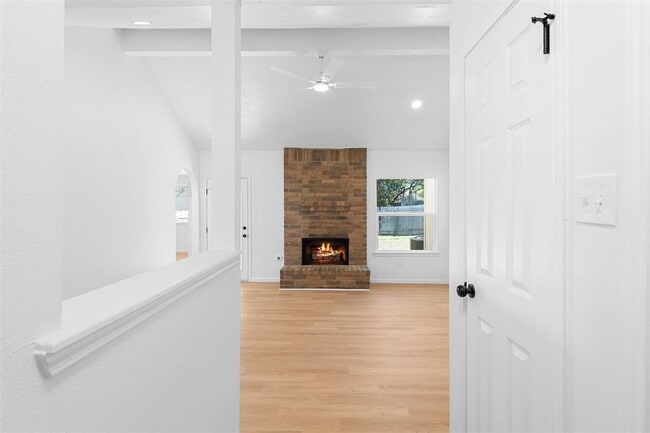 Building Photo - 16307 Essex Cove