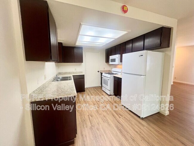 Building Photo - 144 Montebello Dr