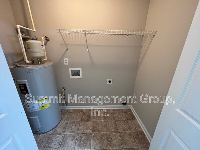 Building Photo - 158 Elder Dr SE