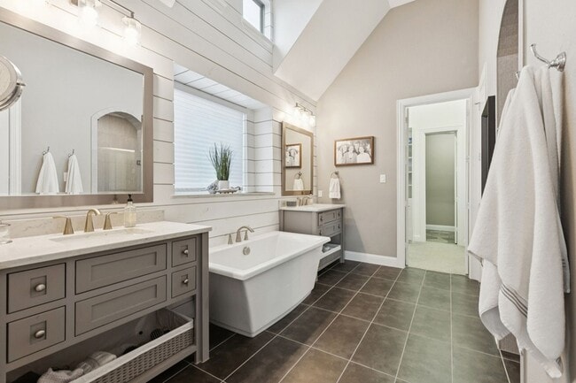 Building Photo - 2607 Maverick Way