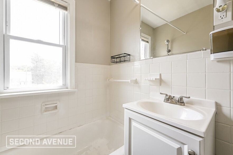 Building Photo - 1721 VanBuren St