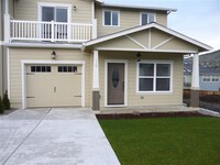Building Photo - Fantastic 3bd/2.5bth ~ Townhome in East Hi...