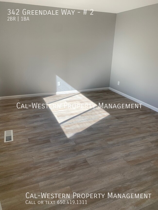 Building Photo - Nice Downstairs Apartment in Convenient Lo...