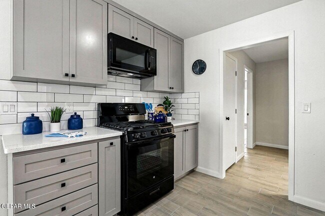 Building Photo - 11273 Ivanhoe Dr