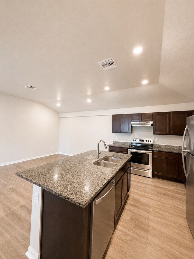 Building Photo - Modern Duplex Available Now