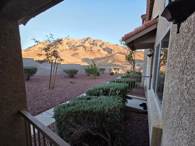 Building Photo - Charming Ground-Floor Condo with Mountain Views & Modern Upgrades!