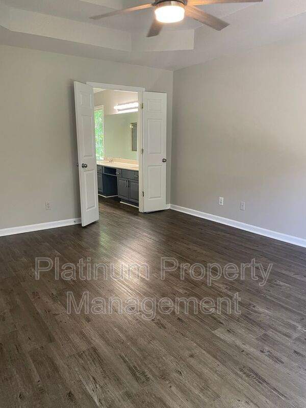 Building Photo - 120 Colonnade Ave SW