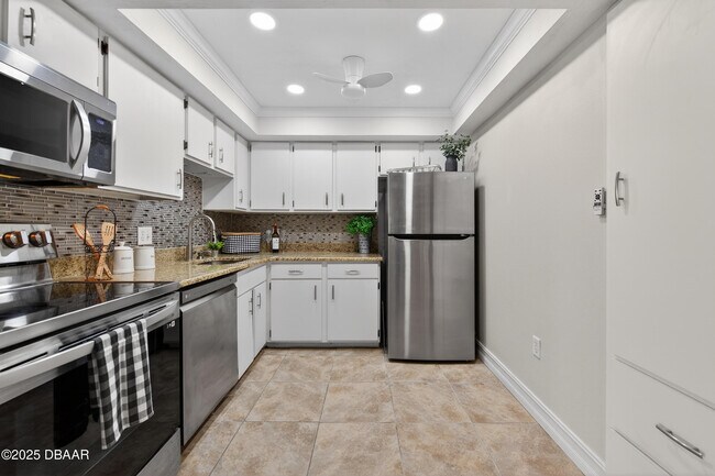 Building Photo - 935 N Halifax Ave