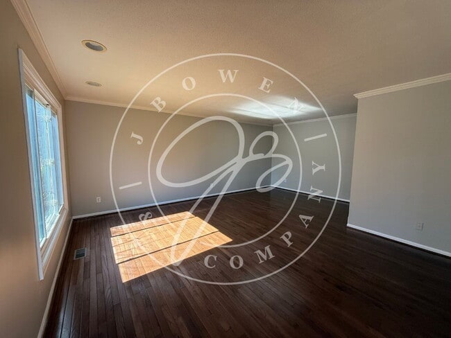 Building Photo - 4042 Newcastle Dr