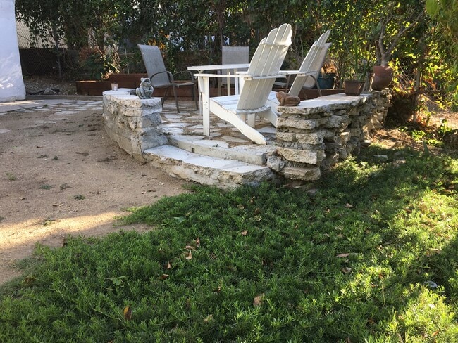 Building Photo - 229 S Westlake Ave