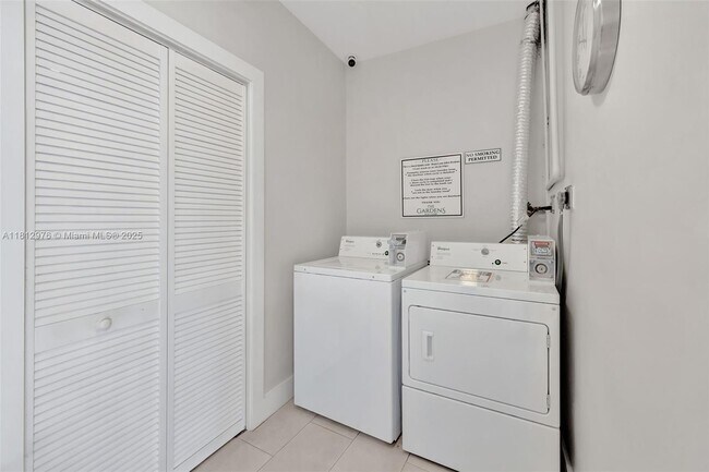 Building Photo - 2190 NE 51st Ct