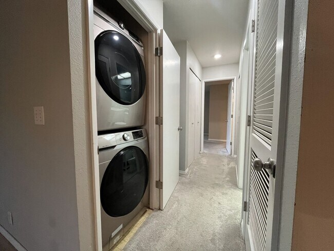 Building Photo - 2 Bed 2 Bath Corner Condo ~ Cedar Mill w/ Washer & Dryer, Parking and Pool! Convenient to Nike, S...