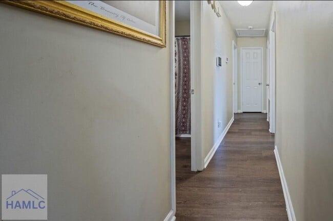 Building Photo - Charming 3 Bedroom, 2 Bath Home! Enjoy a c...