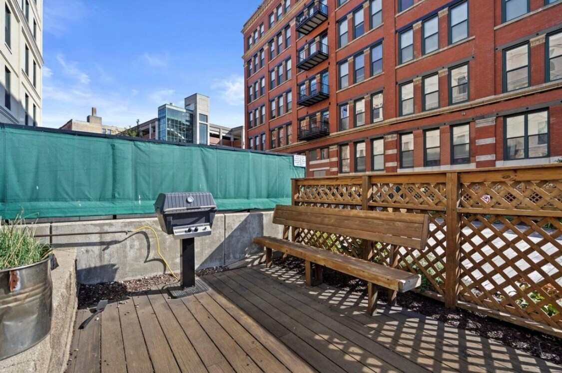 Building Photo - 141 N Water St