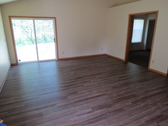 Building Photo - 6132 Kensington Glen Dr