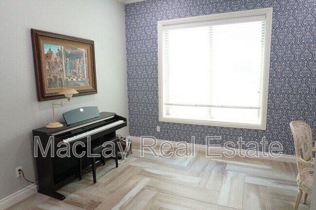 Building Photo - 2910 E Wildhorse Dr