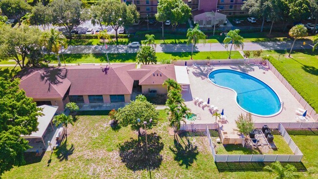 Building Photo - 4570 NW 18th Ave