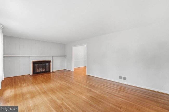 Building Photo - 2419 Claremont Dr