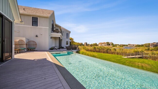 Building Photo - 102-192 Dune Rd