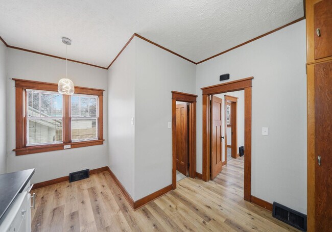 Building Photo - 6928 Ballard Ave