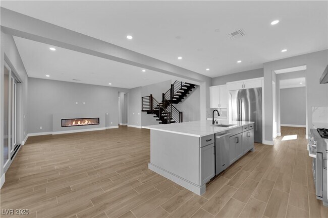 Building Photo - 10648 Stone Ledge Ave