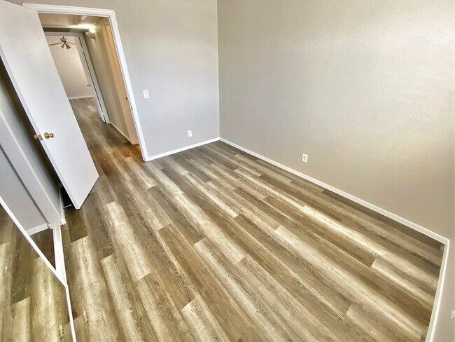 Building Photo - STUNNING 2 BEDROOM, 2 BATH CONDO LOCATED I...