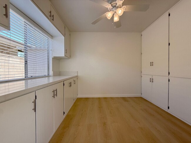 Building Photo - Costal Living - Pride of Ownership Neighbo...