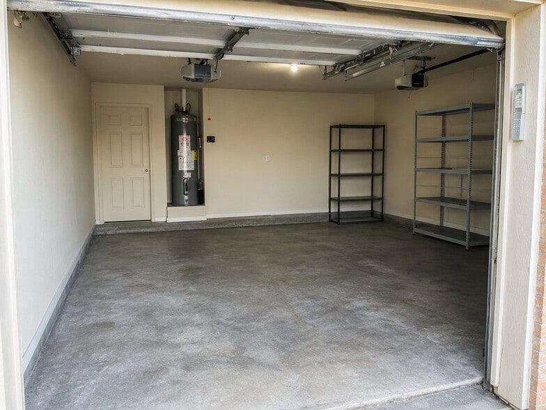 Building Photo - 1834 Park Oaks St