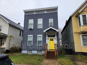 Building Photo - 1529-1529 Foster Ave