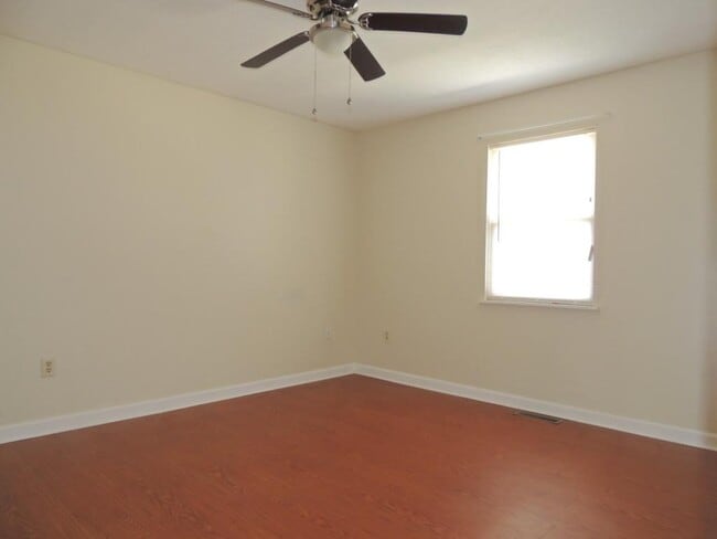Building Photo - 2884 Blue Ridge Dr