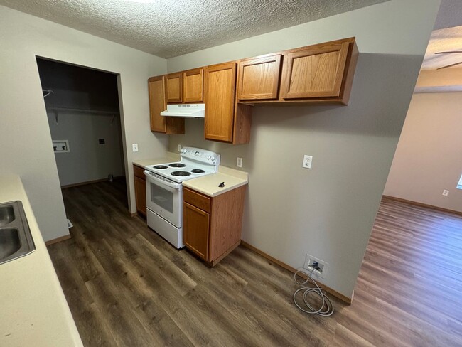 Building Photo - Updated 2 bedroom one bath apartment in be...