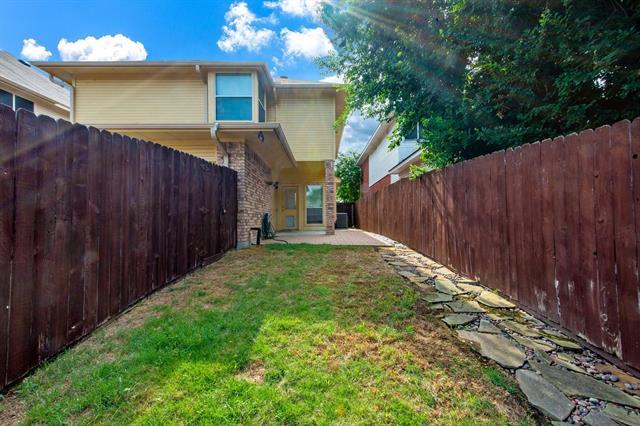 Building Photo - 2221 Meadowstone Dr
