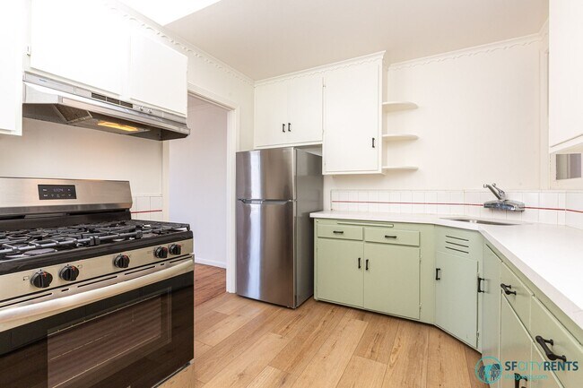 Building Photo - Outer Sunset: Top Floor w/ Shared Yard & Laundry on N Judah Line