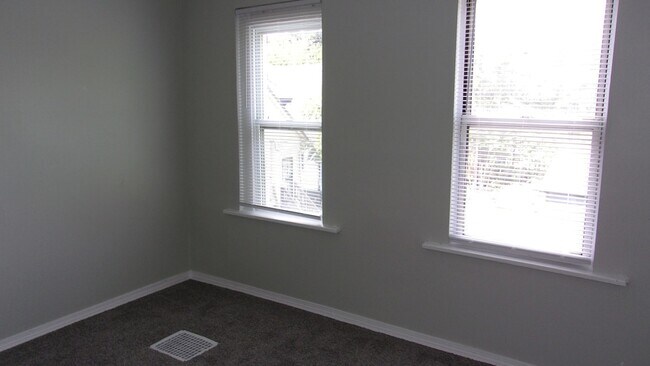 Building Photo - 50 W 108th St
