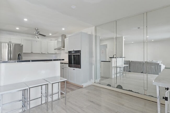 Building Photo - 827 194th St