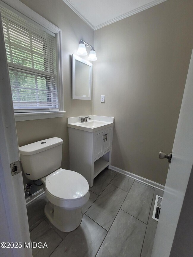 Building Photo - 2989 King Alfred Dr