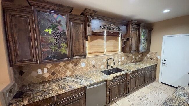 Building Photo - Beautiful 4 Bedroom - 2.5 Bath with Lots of Bonuses - Gilbert