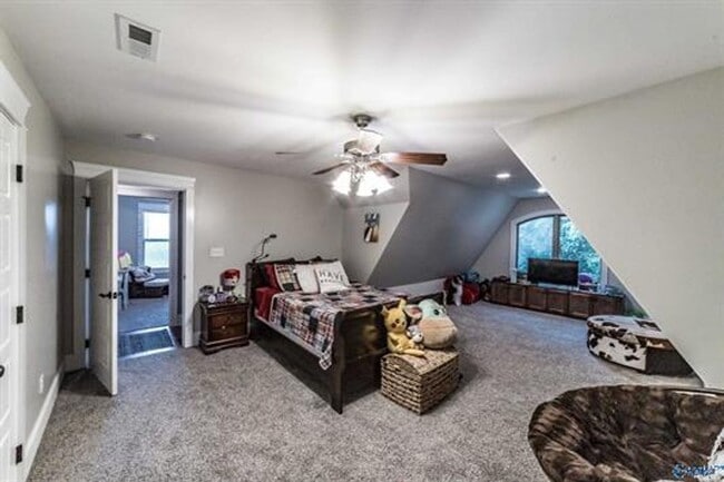 Building Photo - 1716 NE Wellman Ave