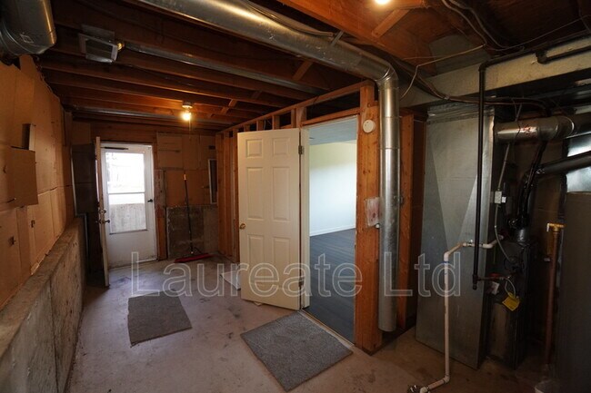 Building Photo - 3330 W Mountain Rd