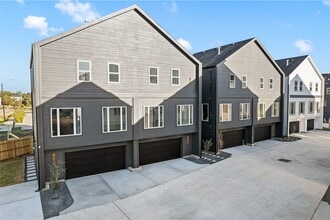 Building Photo - 14105 W Forest Dr