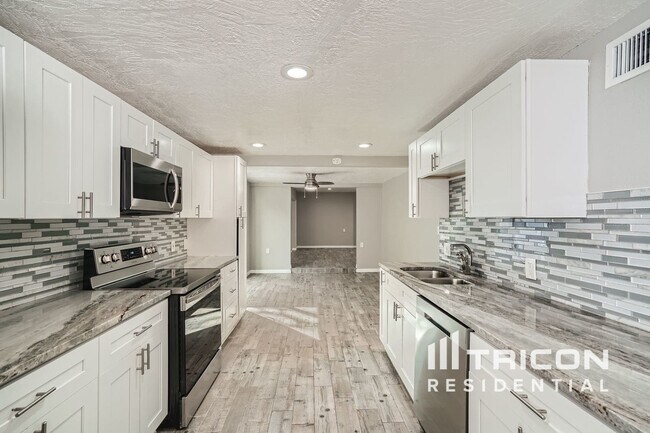 Building Photo - 7001 Onyx Dr N
