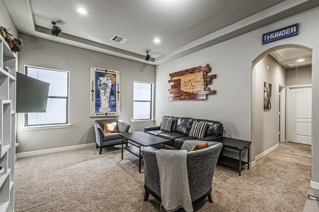 Building Photo - 5840 Darling St