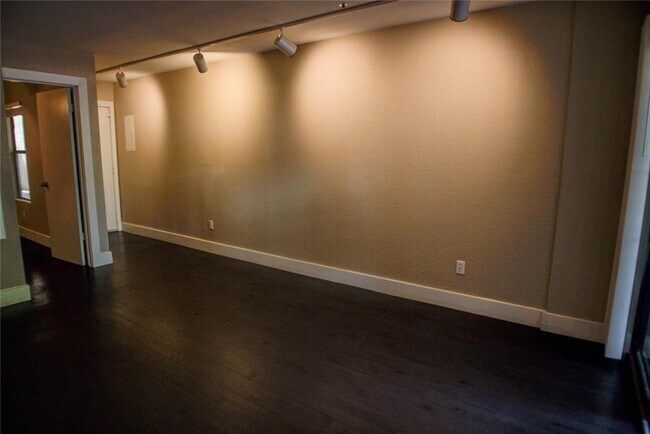 Building Photo - 1306 Norwalk Ln