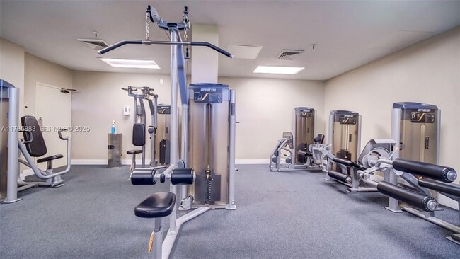 Building Photo - 520 Brickell Key Dr