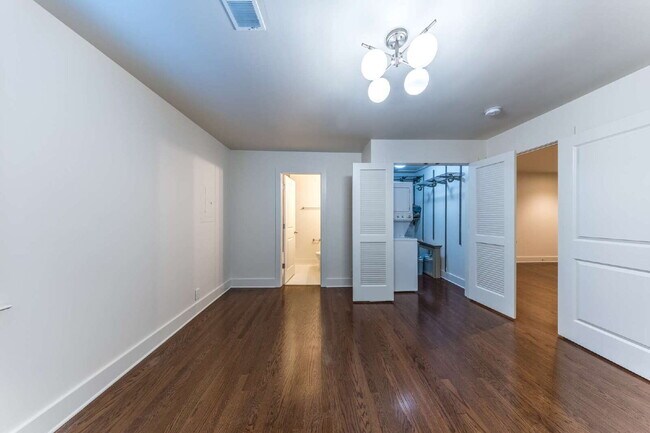 Building Photo - Renovated Condo on Fatherland, Minutes to ...